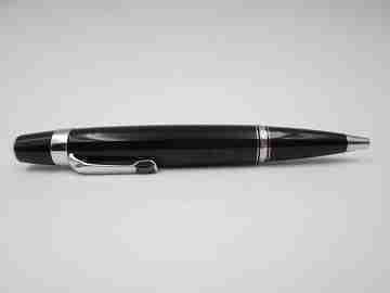Esferógrafo Montblanc Boheme. Resina negra y metal platinado. Estuche. 2000