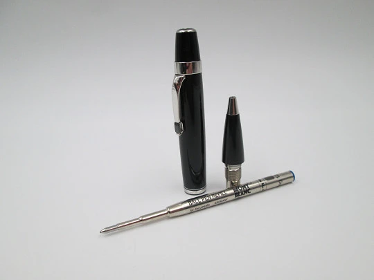 Esferógrafo Montblanc Boheme. Resina negra y metal platinado. Estuche. 2000