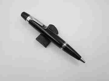 Esferógrafo Montblanc Boheme. Resina negra y metal platinado. Estuche. 2000