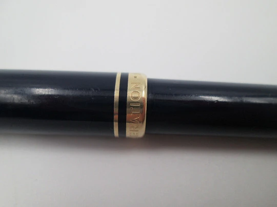 Esferógrafo Montblanc Generation. Resina azul y chapados oro. Mecanismo giro. 1990