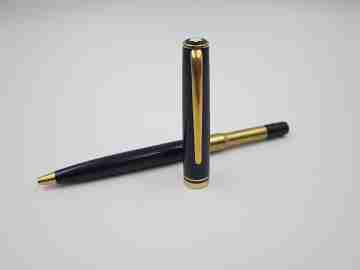 Esferógrafo Montblanc Generation. Resina azul y chapados oro. Mecanismo giro. 1990