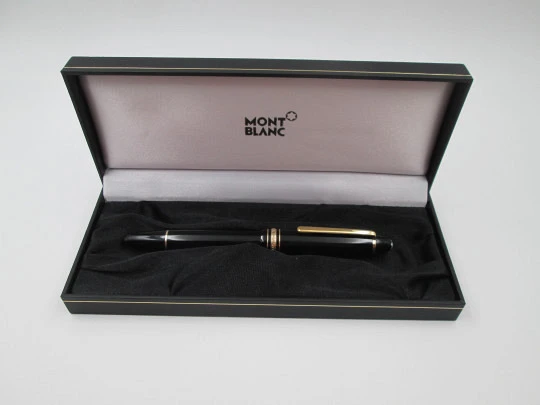 Esferógrafo Montblanc Meisterstuck Le Grand. Resina negra y chapados oro. Estuche