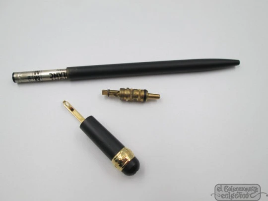 Esferógrafo Montblanc Scenium. 2005. Metal negro mate y chapado oro