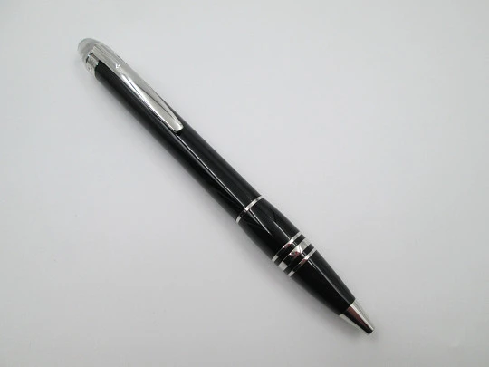 Esferógrafo Montblanc Starwalker. Resina negra y detalles platinados. 2015