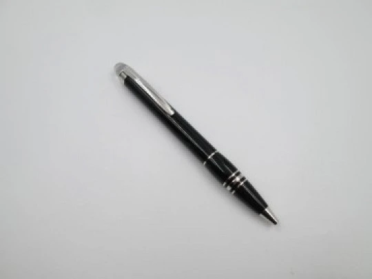 Esferógrafo Montblanc Starwalker. Resina negra y detalles platinados. 2015