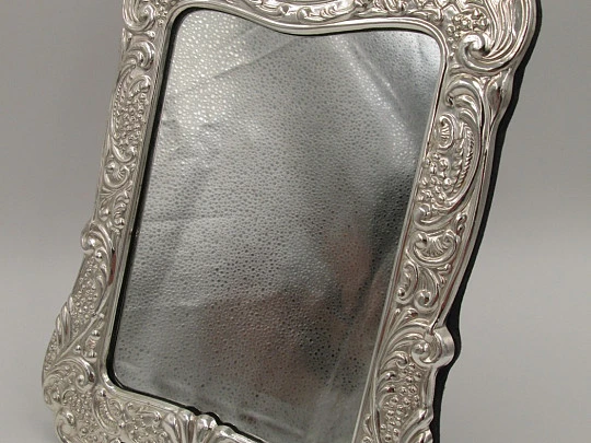 Espejo de tocador en plata de ley 925. Volutas, conchas y flores