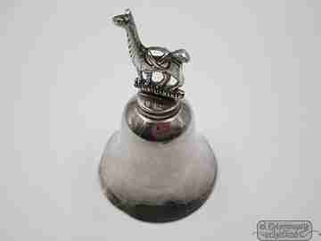 Esquila / campanilla. Plata de ley 925. Años 70. Figura lama