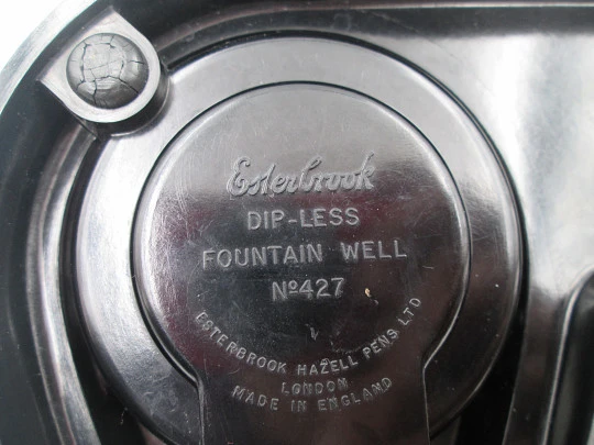 Esterbrook bakelite art deco desk set with crystal inkwells and dip pens stands. 1930's