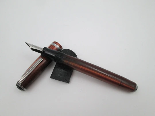 Esterbrook. Model J. Red marbled celluloid. Lever filler. Steel nib. 1940