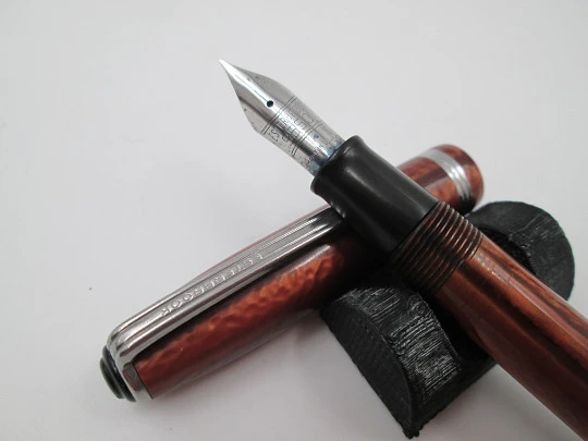 Esterbrook. Model SJ. Red marbled celluloid. Lever filler. Steel nib. 1940