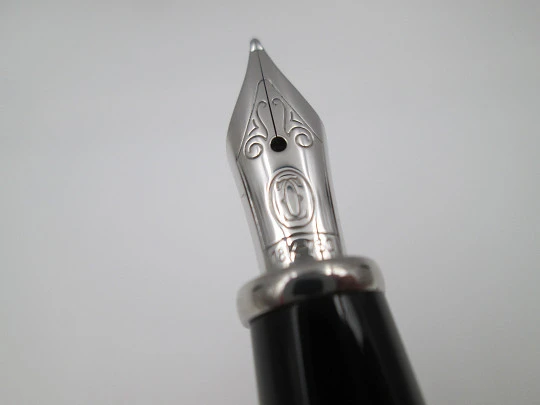 Estilográfica Cartier Diabolo. Metal chapado en paladio y resina negra. 2000. Francia