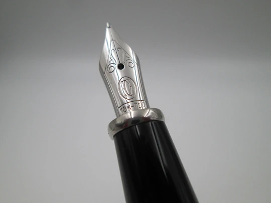 Estilográfica Cartier Diabolo. Metal chapado en paladio y resina negra. 2000. Francia