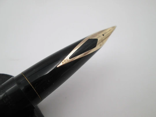 Estilográfica de escritorio Sheaffer. Plástico negro. Plumín inlaid 14k. 1950