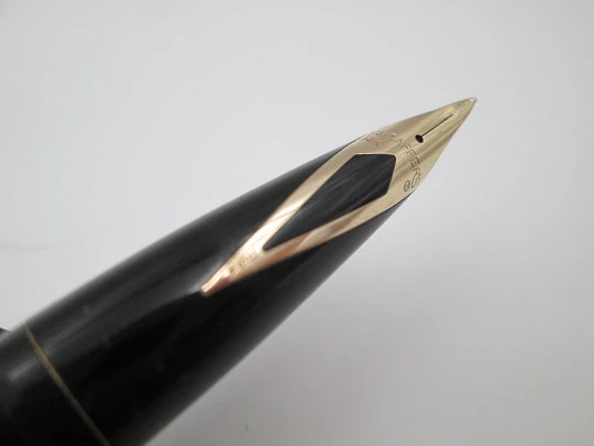 Estilográfica de escritorio Sheaffer. Plástico negro. Plumín inlaid 14k. 1950