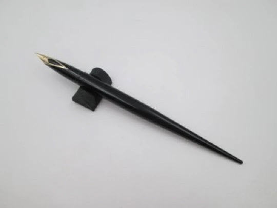 Estilográfica de escritorio Sheaffer. Plástico negro. Plumín inlaid 14k. 1950