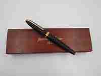 Estilográfica Jean-Pierre Lepine París. Madera brezo y metal dorado. Estuche. 2000