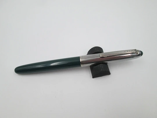 Estilográfica Lamy 75. Metal cromado y plástico verde. Aerométrica. Alemania. 1970