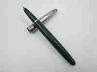 Estilográfica Lamy 75. Metal cromado y plástico verde. Aerométrica. Alemania. 1970