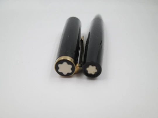 Estilográfica Montblanc Classic CF. Resina negra y chapados oro. Plumín 14k. Alemania Estilográfica Montblanc Classic CF. Resina negra y chapados oro. Plumín 14k. Alemania