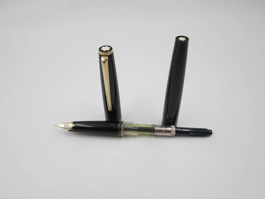 Estilográfica Montblanc Classic CF. Resina negra y chapados oro. Plumín 14k. Alemania Estilográfica Montblanc Classic CF. Resina negra y chapados oro. Plumín 14k. Alemania