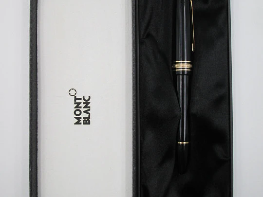 Estilográfica Montblanc Meisterstück 146. Resina negra. Plumín 14K. Émbolo. Caja