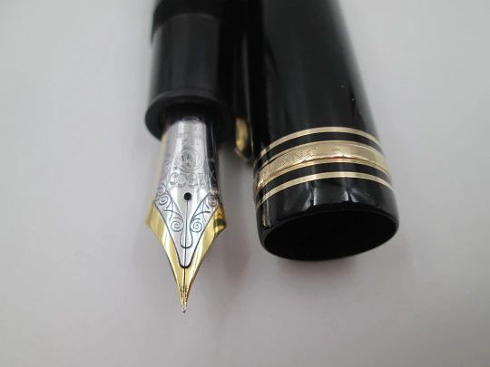 Estilográfica Montblanc Meisterstück 149. Resina negra y detalles chapados en oro. 1980 Estilográfica Montblanc Meisterstück 149. Resina negra y detalles chapados en oro. 1980