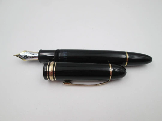 Estilográfica Montblanc Meisterstück 149. Resina negra y detalles chapados en oro. 1980 Estilográfica Montblanc Meisterstück 149. Resina negra y detalles chapados en oro. 1980