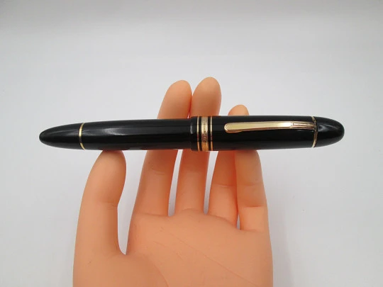Estilográfica Montblanc Meisterstück 149. Resina negra y detalles chapados en oro. 1980 Estilográfica Montblanc Meisterstück 149. Resina negra y detalles chapados en oro. 1980