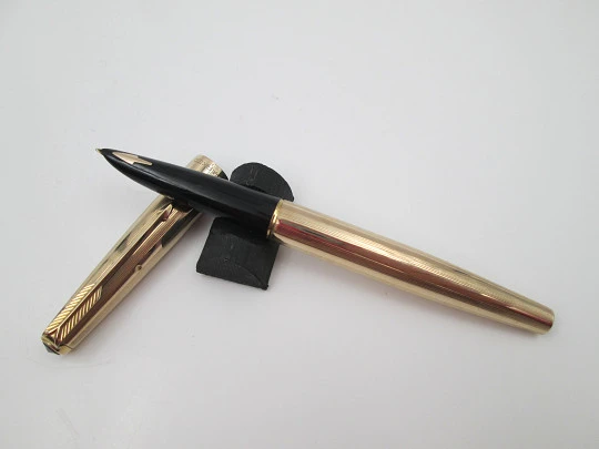 Estilográfica Parker Custom Insignia. Chapada en oro de 12K. Aerométrica. Inglaterra