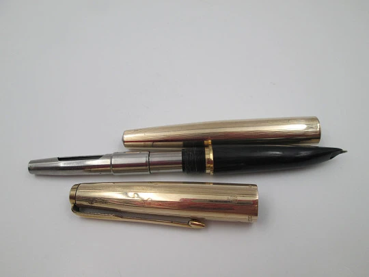 Estilográfica Parker Custom Insignia. Chapada en oro de 12K. Aerométrica. Inglaterra