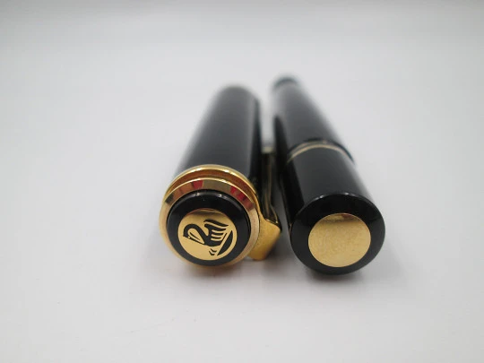 Estilográfica Pelikan Souverän M800. Resina negra preciosa y detalles chapados oro. 1990 Estilográfica Pelikan Souverän M800. Resina negra preciosa y detalles chapados oro. 1990
