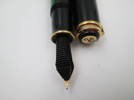 Estilográfica Pelikan Souverän M800. Resina negra preciosa y detalles chapados oro. 1990 Estilográfica Pelikan Souverän M800. Resina negra preciosa y detalles chapados oro. 1990