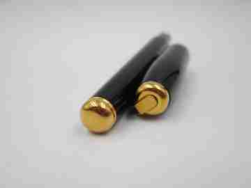 Estilográfica S.T. Dupont Olympio. Laca negra y detalles chapados oro. Plumín 14k