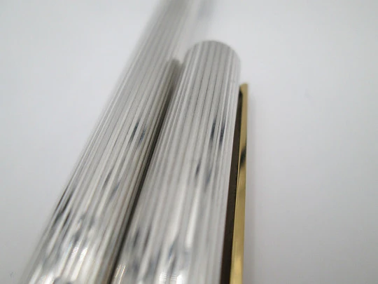 Estilográfica S.T. Dupont París Classique. Chapada en plata y detalles oro. 2000 Estilográfica S.T. Dupont París Classique. Chapada en plata y detalles oro. 2000