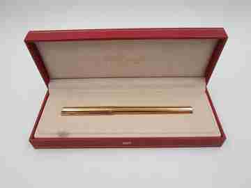 Estilográfica S.T. Dupont París Classique. Metal chapado oro. Estuche. Plumín 18k. Francia