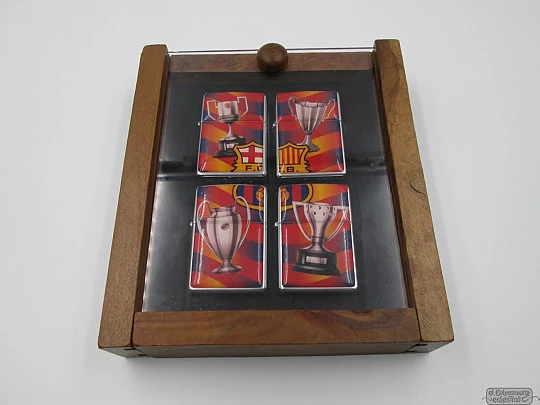 Estuche 4 Zippo FC Barcelona. Copas. Latón y esmalte color. 1995