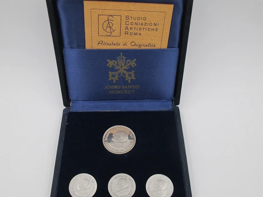 Estuche cuatro monedas religiosas Año Santo 1975. Busto Papa Pablo VI. Plata de ley. Italia