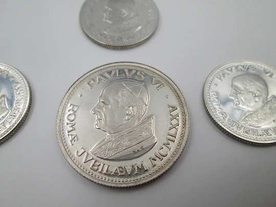 Estuche cuatro monedas religiosas Año Santo 1975. Busto Papa Pablo VI. Plata de ley. Italia