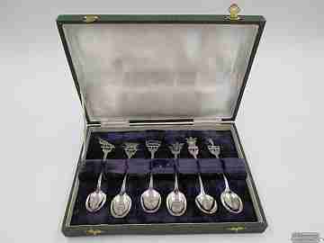 Estuche de seis cucharas para té o café. Plata ley. Figuras animales