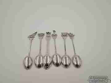 Estuche de seis cucharas para té o café. Plata ley. Figuras animales