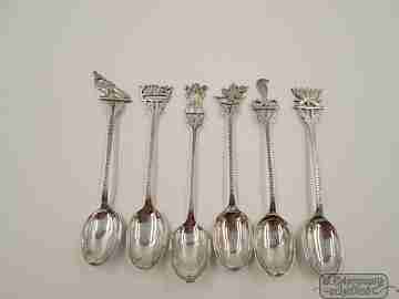 Estuche de seis cucharas para té o café. Plata ley. Figuras animales