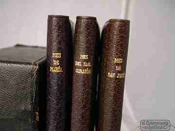 Estuche libros del mes. Religiosos. Tres unidades. 1931. Grabados