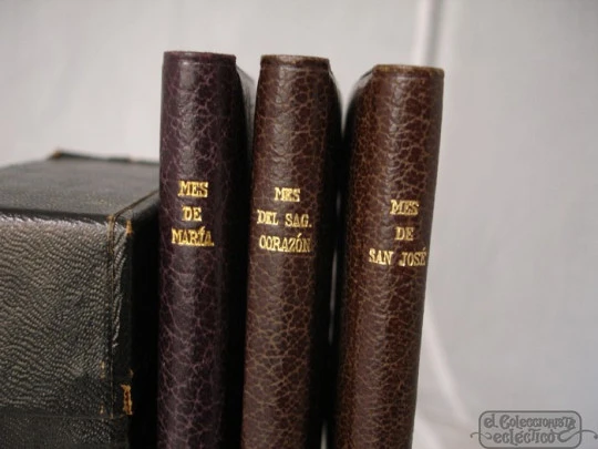 Estuche libros del mes. Religiosos. Tres unidades. 1931. Grabados