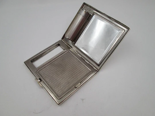 Estuche neceser de mujer en plata de ley. Pintalabios, espejo y polvera. Europa. 1940