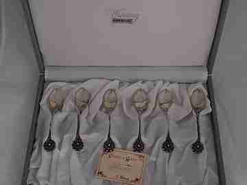 Estuche seis cucharas postre. Whiterman. Plata ley. Botón charro