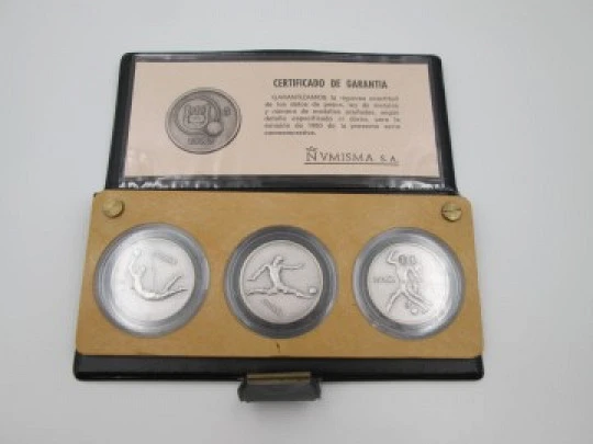 Estuche tres medallas plata de ley Mundial Fútbol España 1982. Numisma