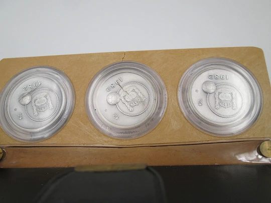 Estuche tres medallas plata de ley Mundial Fútbol España 1982. Numisma