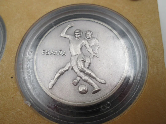 Estuche tres medallas plata de ley Mundial Fútbol España 1982. Numisma