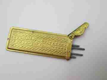 Estuche victoriano para minas de lapicero mecánico. Latón decorado. Perry & Co. 1890