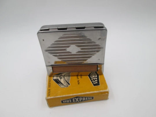 Etui Express tobacco roller machine. Silver plated metal. Original box. France. 1960's